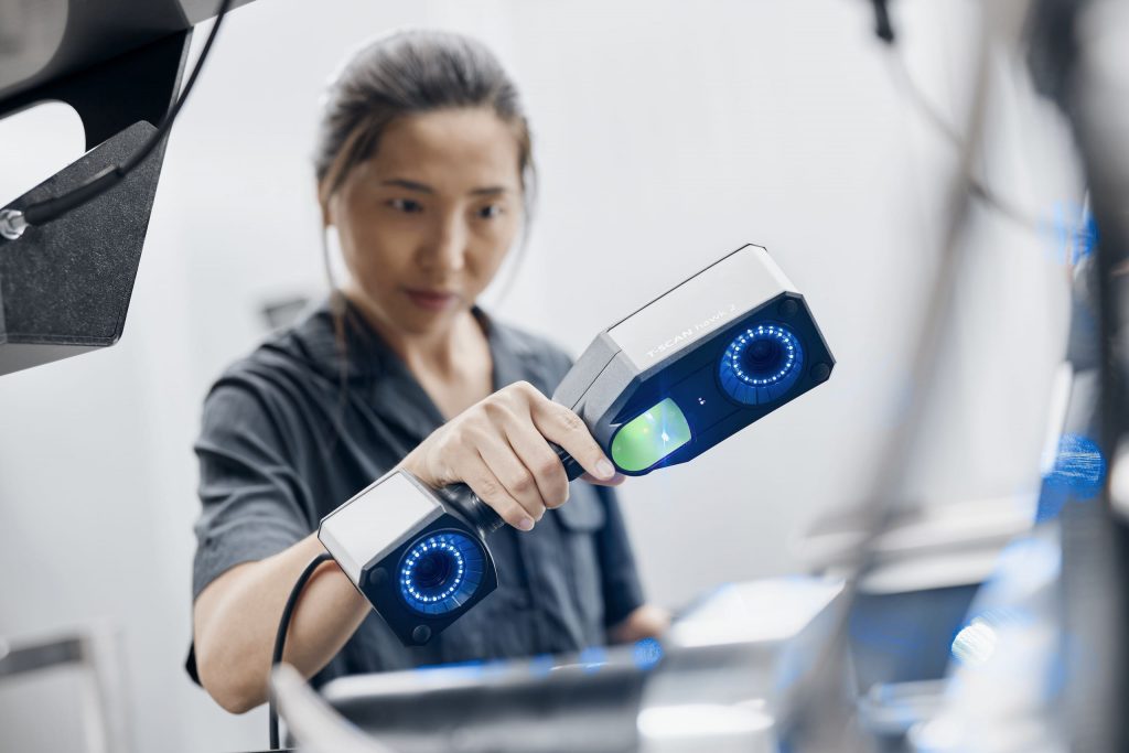 The image shows the ZEISS T-SCAN hawk 2 for 3D scanning in automotive